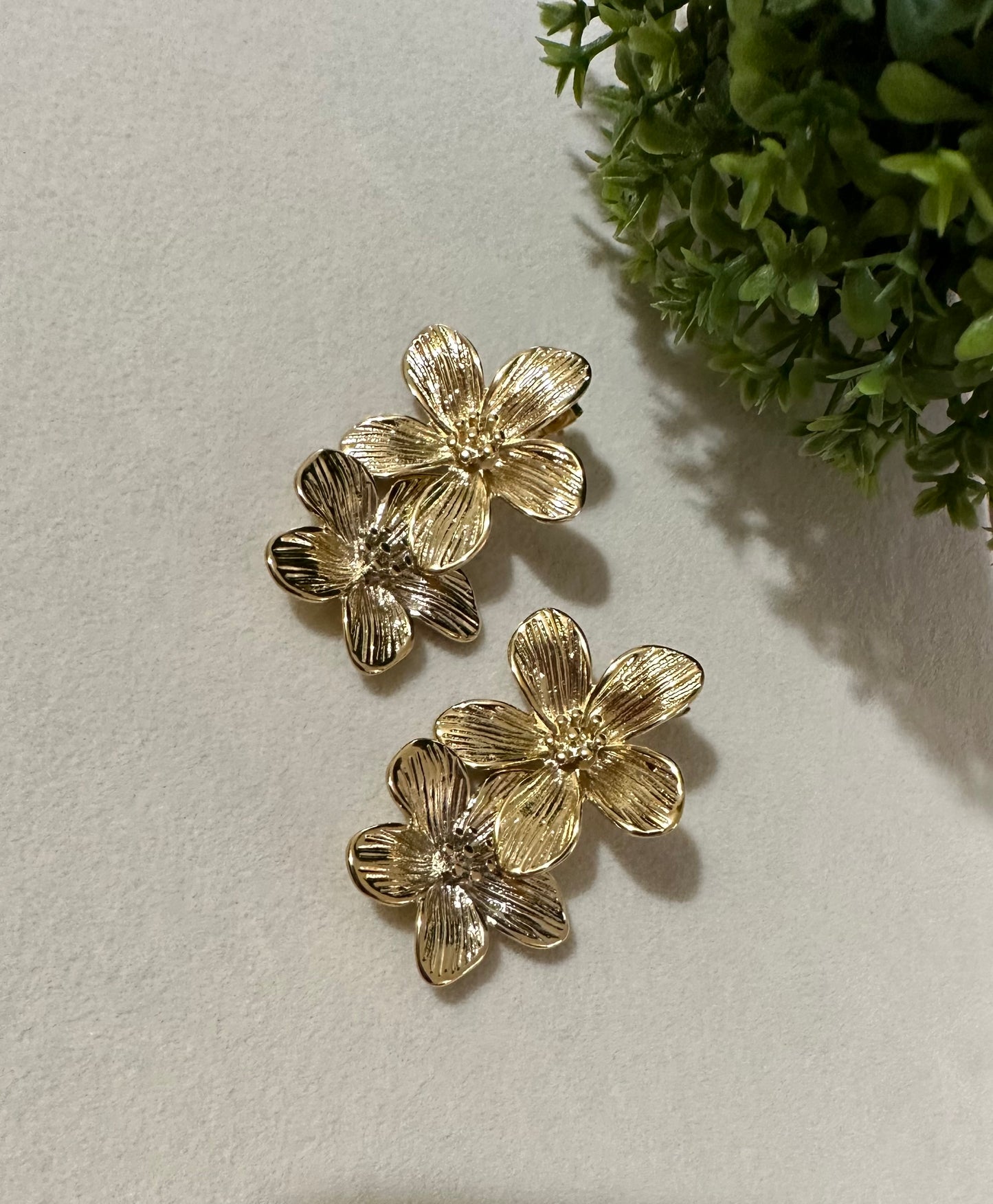Gold flowers earrings