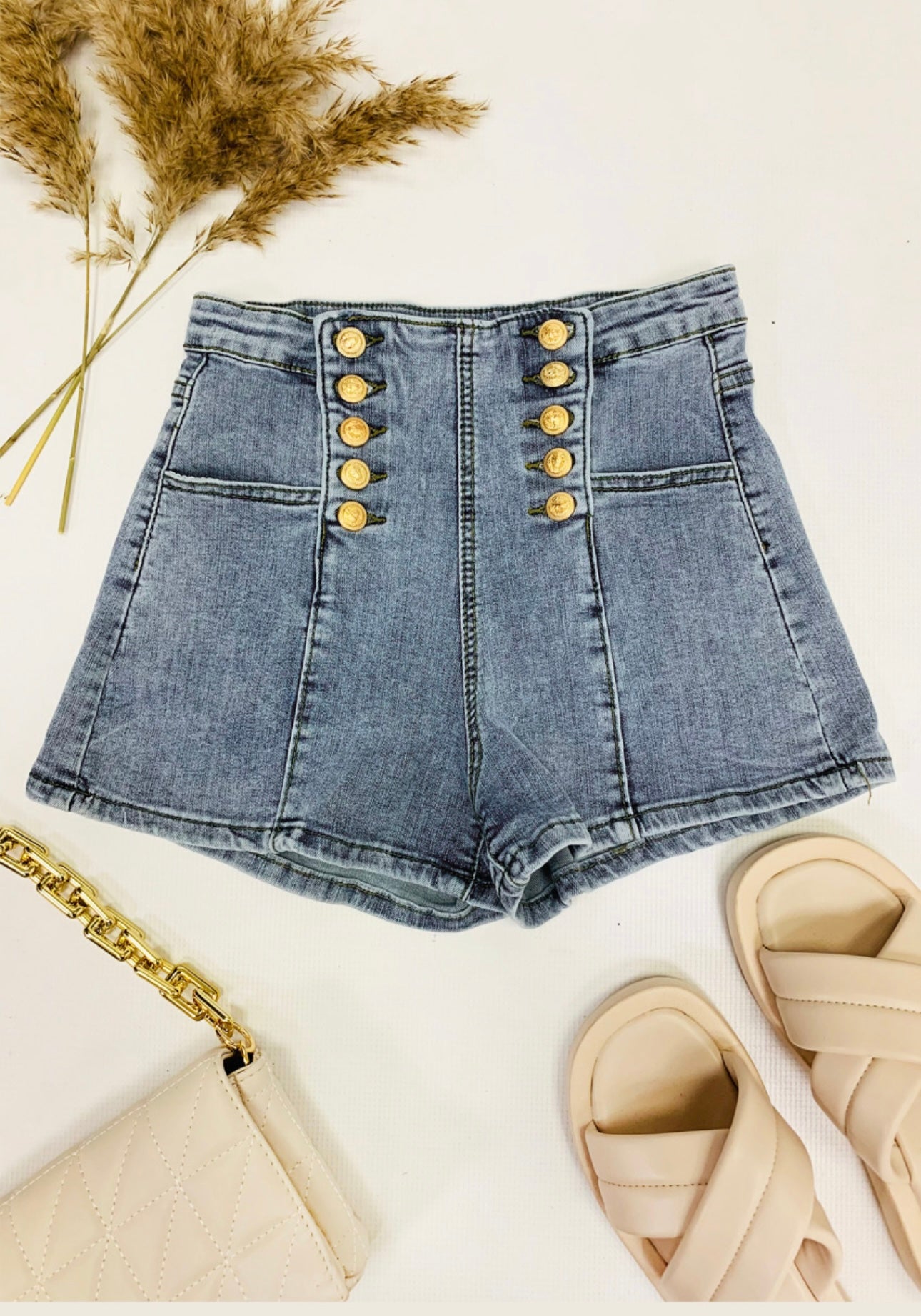 Buttons denim shorts