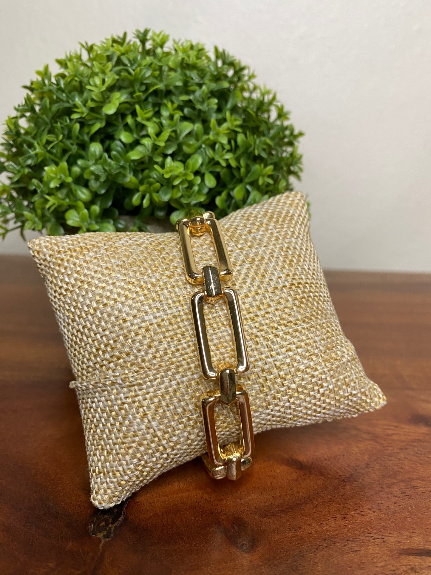 Chain gold bracelets