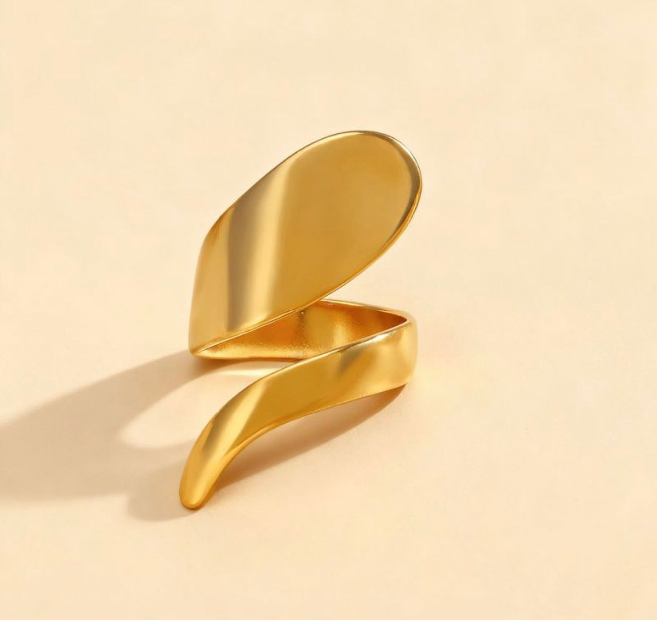 Lightning gol ring