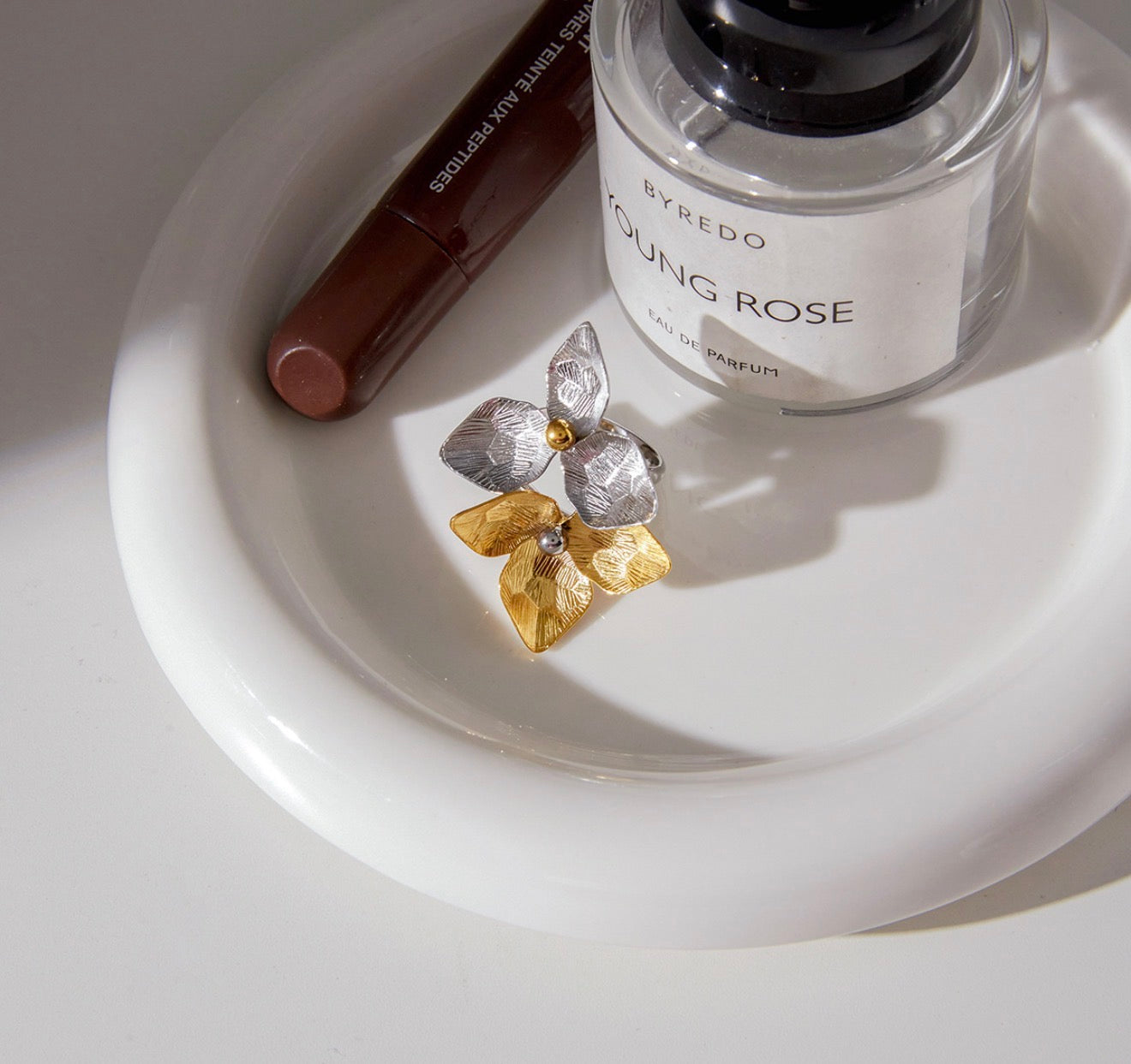 Flower two tone ring