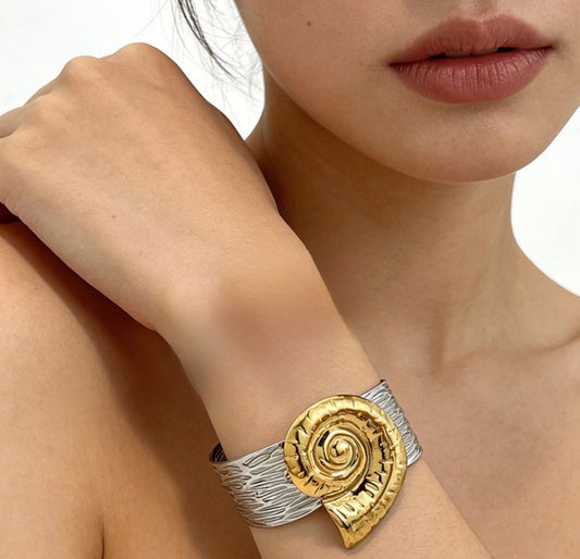 Conch cuff