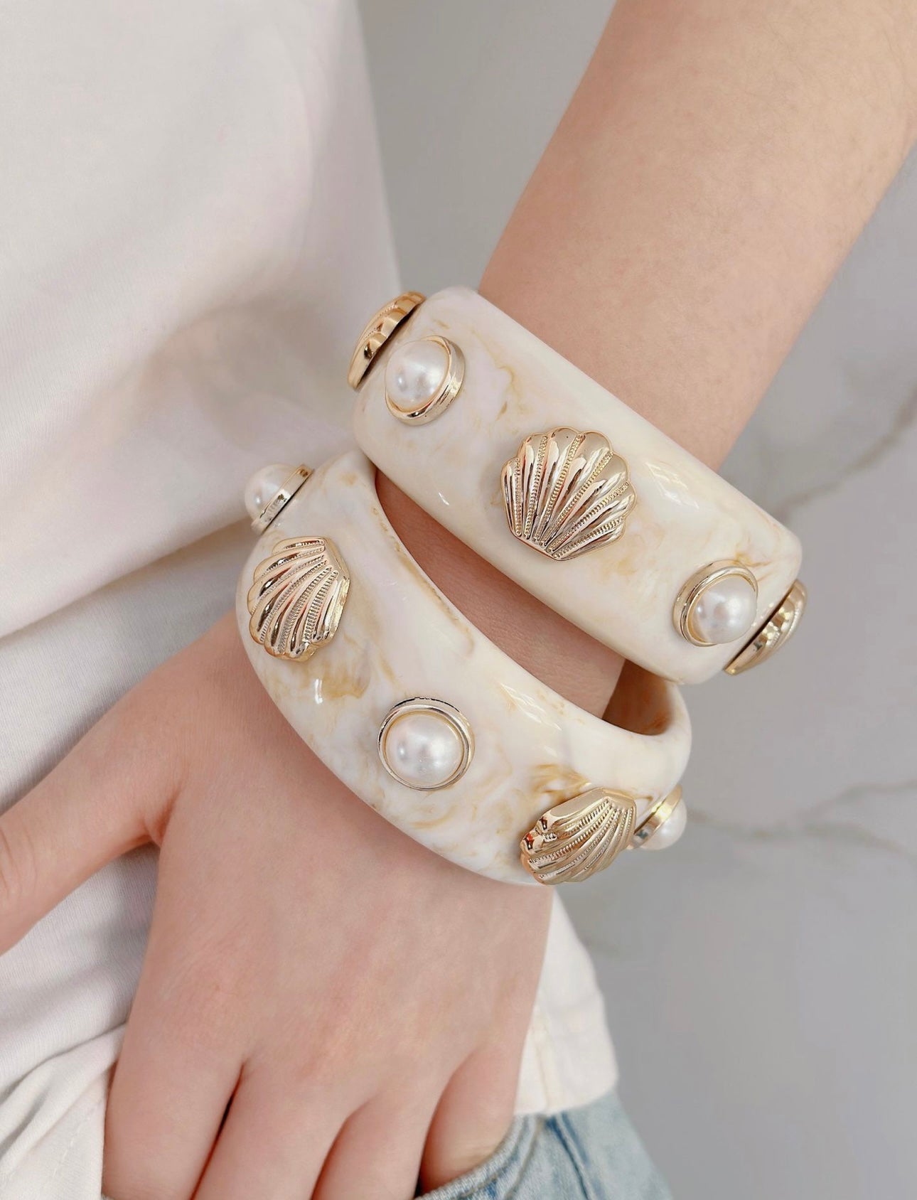 Shell and pearls bracelet