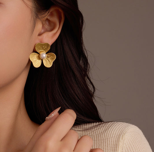 Pearl flower earrings