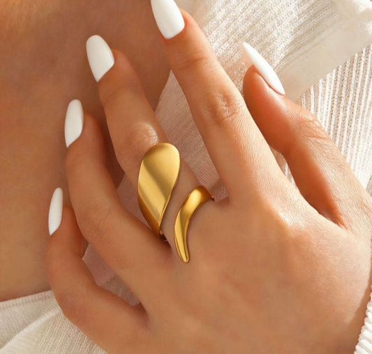 Lightning gol ring