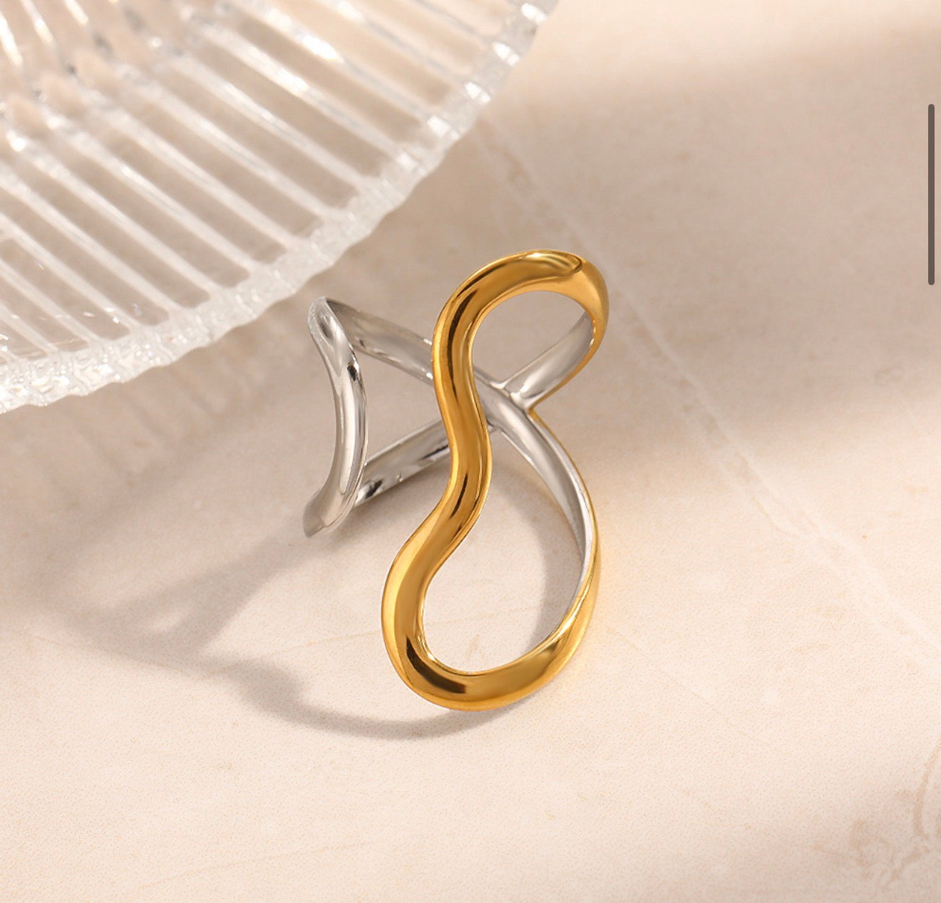 Asymmetrical ring