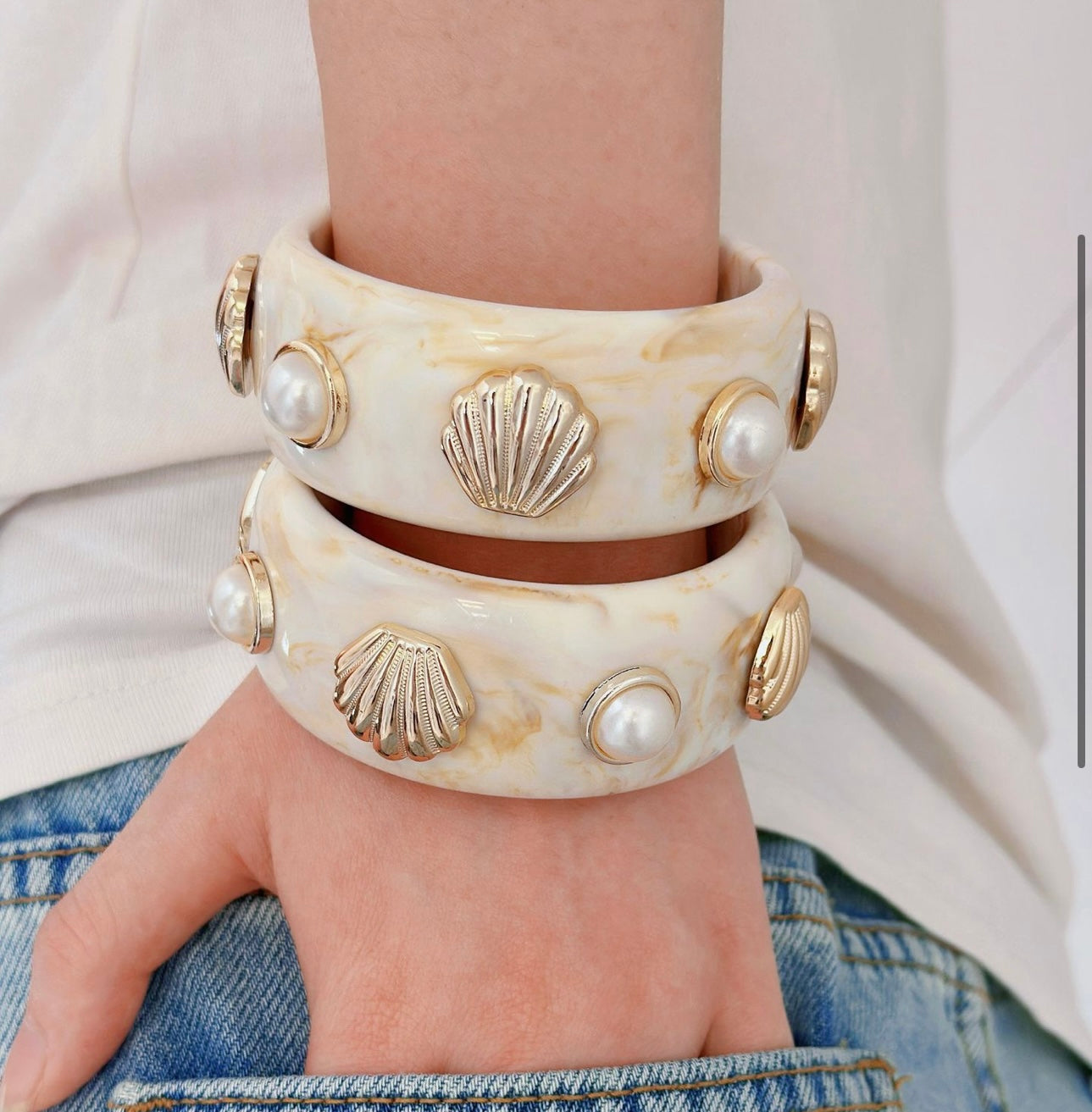 Shell and pearls bracelet