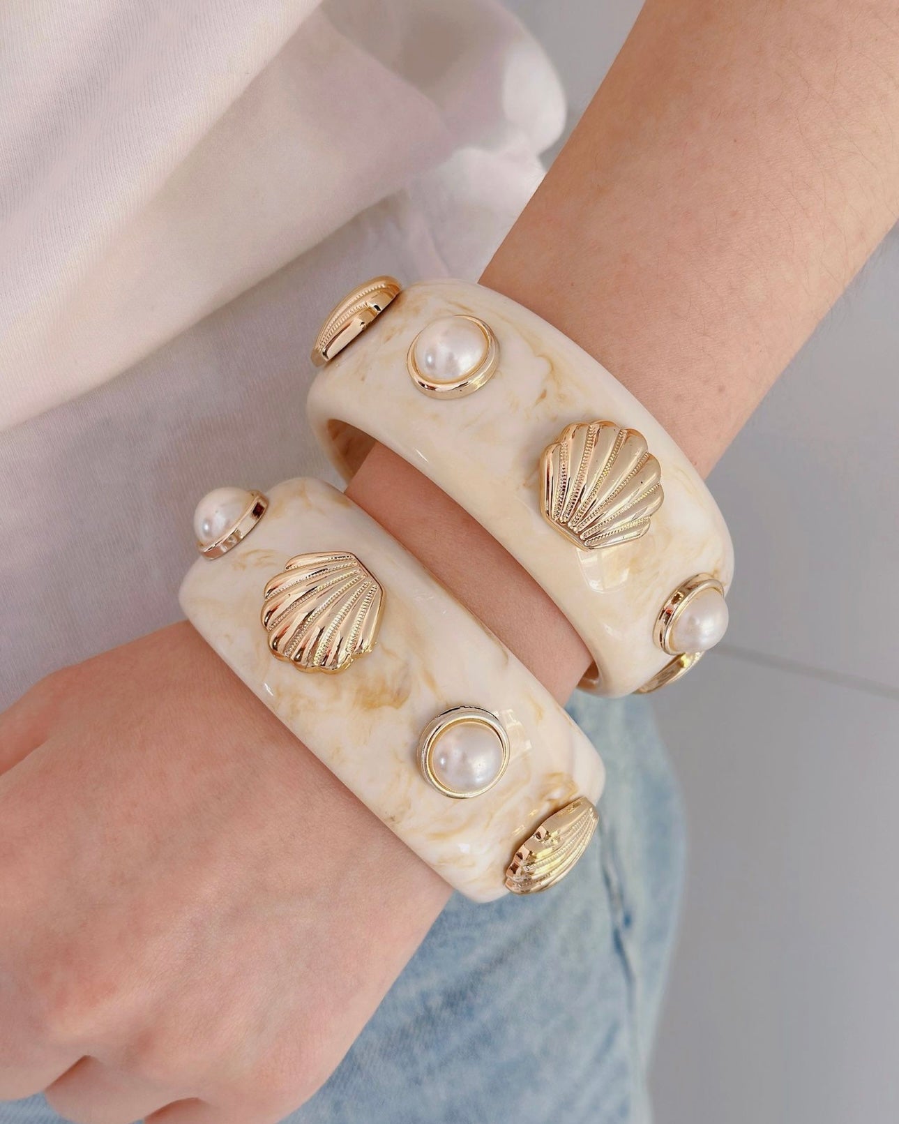 Shell and pearls bracelet