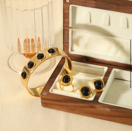 Agata bracelet, ring, earrings and necklace